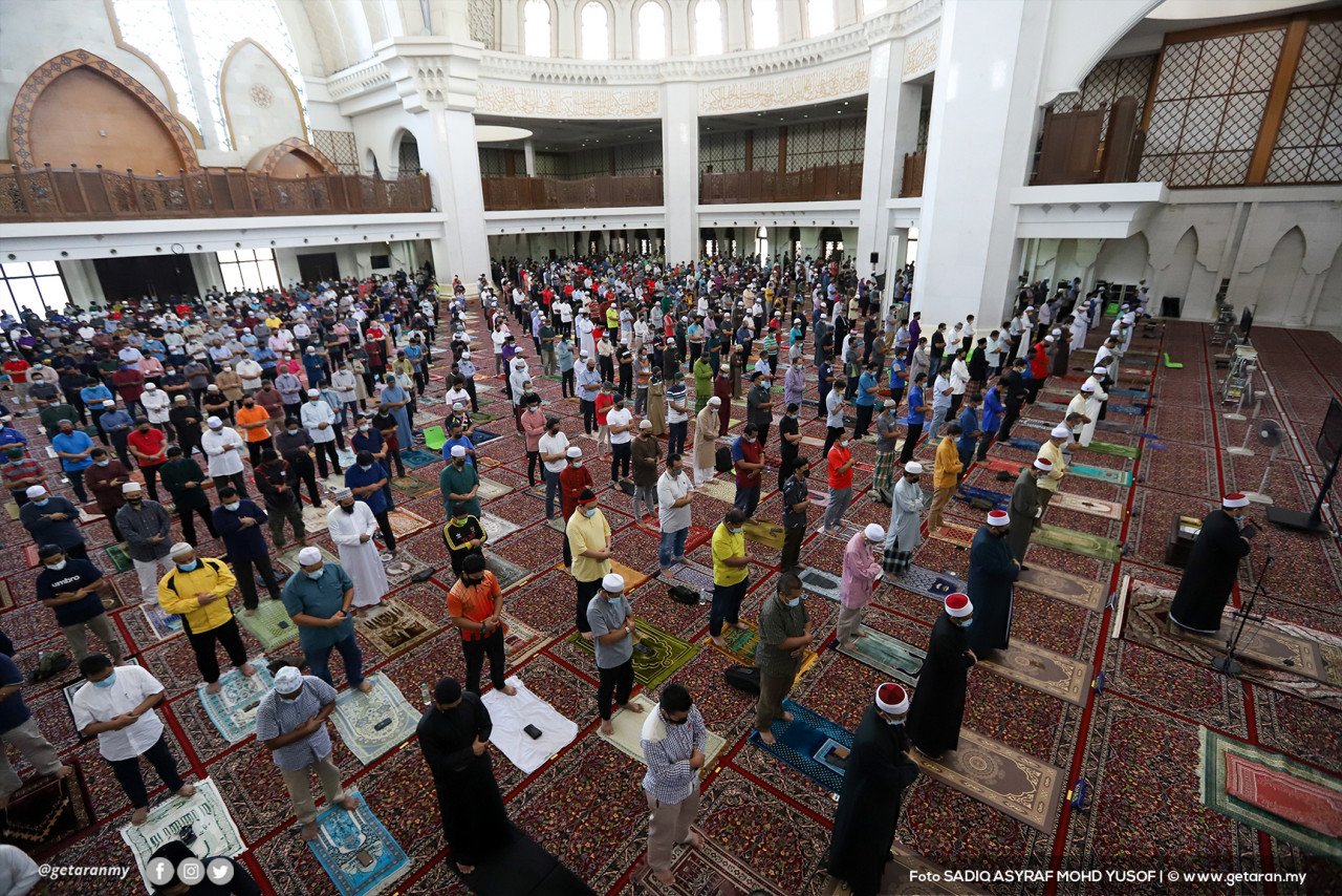 Kini masjid dan surau di Wilayah Persekutuan boleh membenarkan kehadiran jemaah lebih daripada separuh kapasiti masjid. 