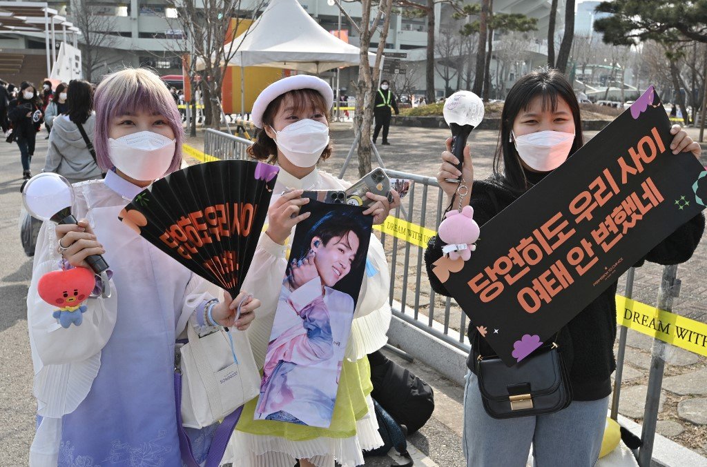 Para peminat di konsert BTS 'Permission to Dance on Stage-Seoul'. Gambar: Jung Yeon-je / AFP