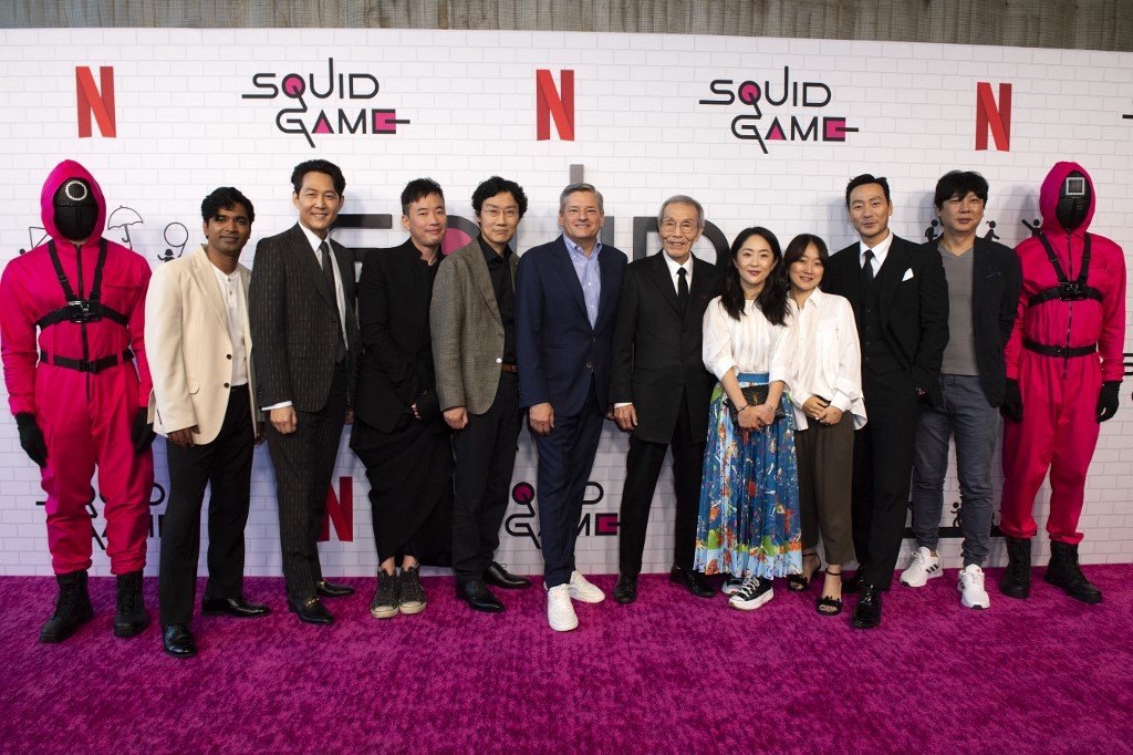 Anupam Tripathi, Lee Jung-Jae, Jung Jae-il, Hwang Dong-Hyuk, Ted Sarandos, O Young-soo, Chae Kyoung-sun, Kim Ji-yeon, Park Hae-soo dan Cheong Jai-hoon di acara Netflix FYSEE di Los Angeles - Gambar AFP