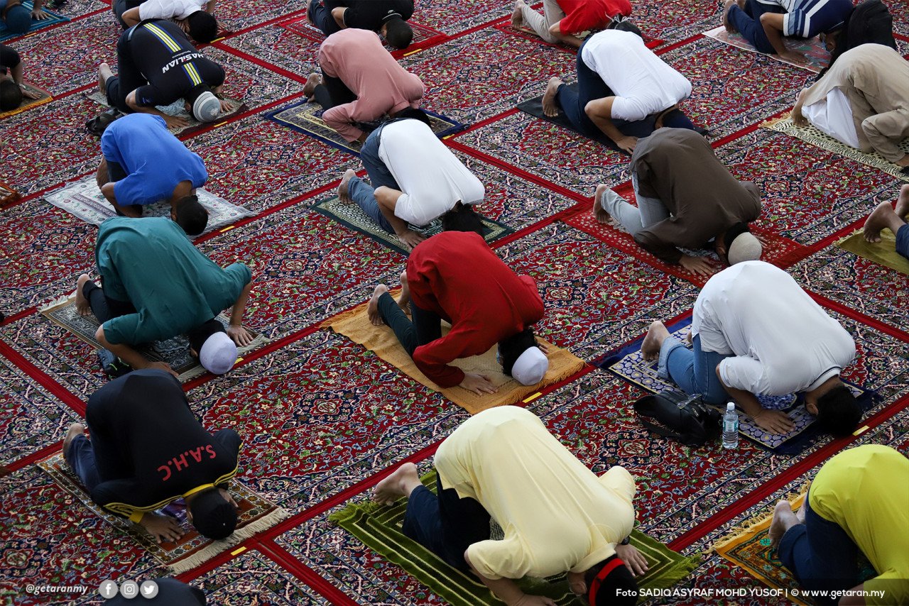 Umat Islam diingatkan agar terus istiqamah dalam mengimarahkan masjid, surau dan majlis ilmu, khususnya pada Ramadan. - Gambar fail