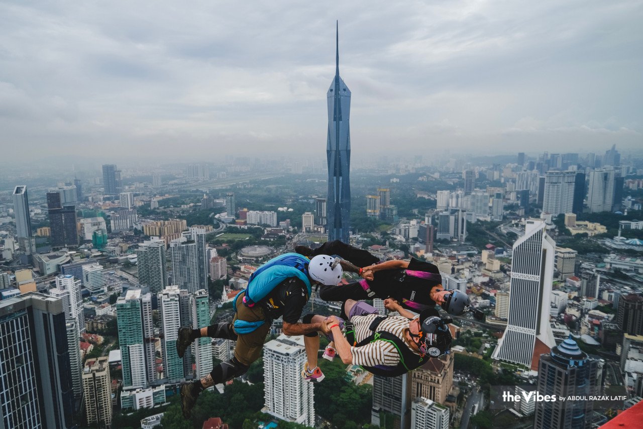 Menara Kuala Lumpur menawarkan sukan lasak kepada penerjun di seluruh dunia.