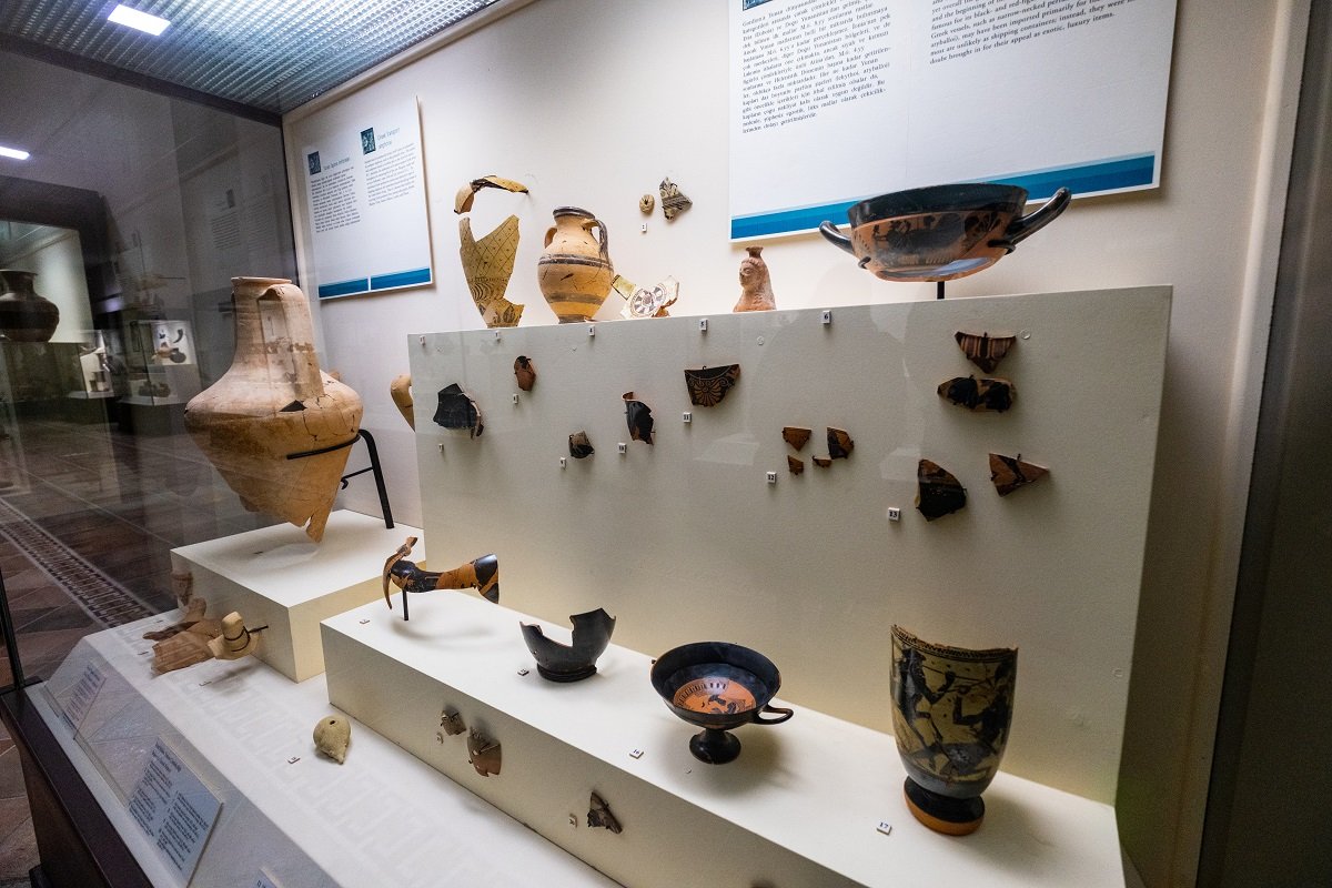 Serpihan tembikar untuk tatapan pengunjung Muzium Gordion.