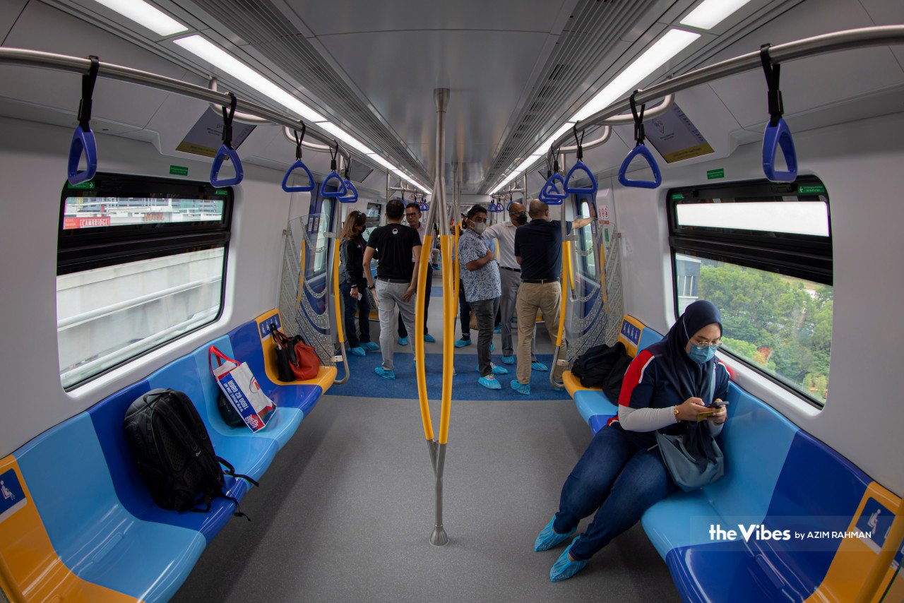 MRT Laluan Putrajaya Fasa Dua yang bakal beroperasi esok mampu mengurangkan kesesakan jalan raya.