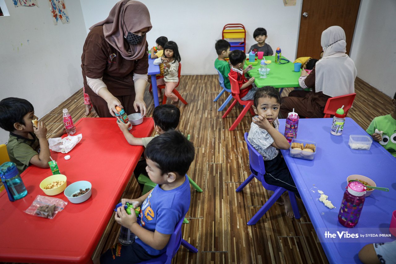 Di AE Autism Home HQ ini, ibu bapa digalakkan membekalkan makanan kepada anak-anak mereka.