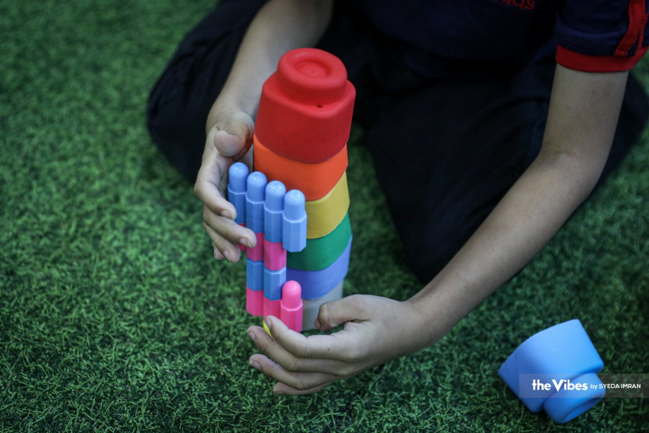 Aktiviti bermain dan menyusun blok dapat meningkatkan fokus serta kesabaran anak-anak.