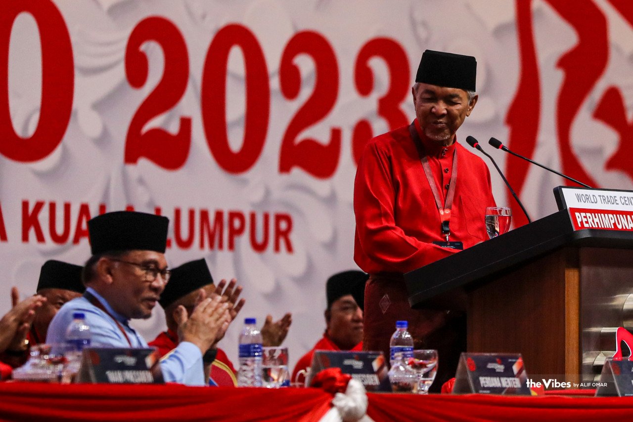 Ahmad Zahid berkata Kerajaan Perpaduan pimpinan Anwar menerima sokongan padu mantan Presiden UMNO, Datuk Seri Najib Razak yang kini sedang dipenjara atas kesalahan rasuah.