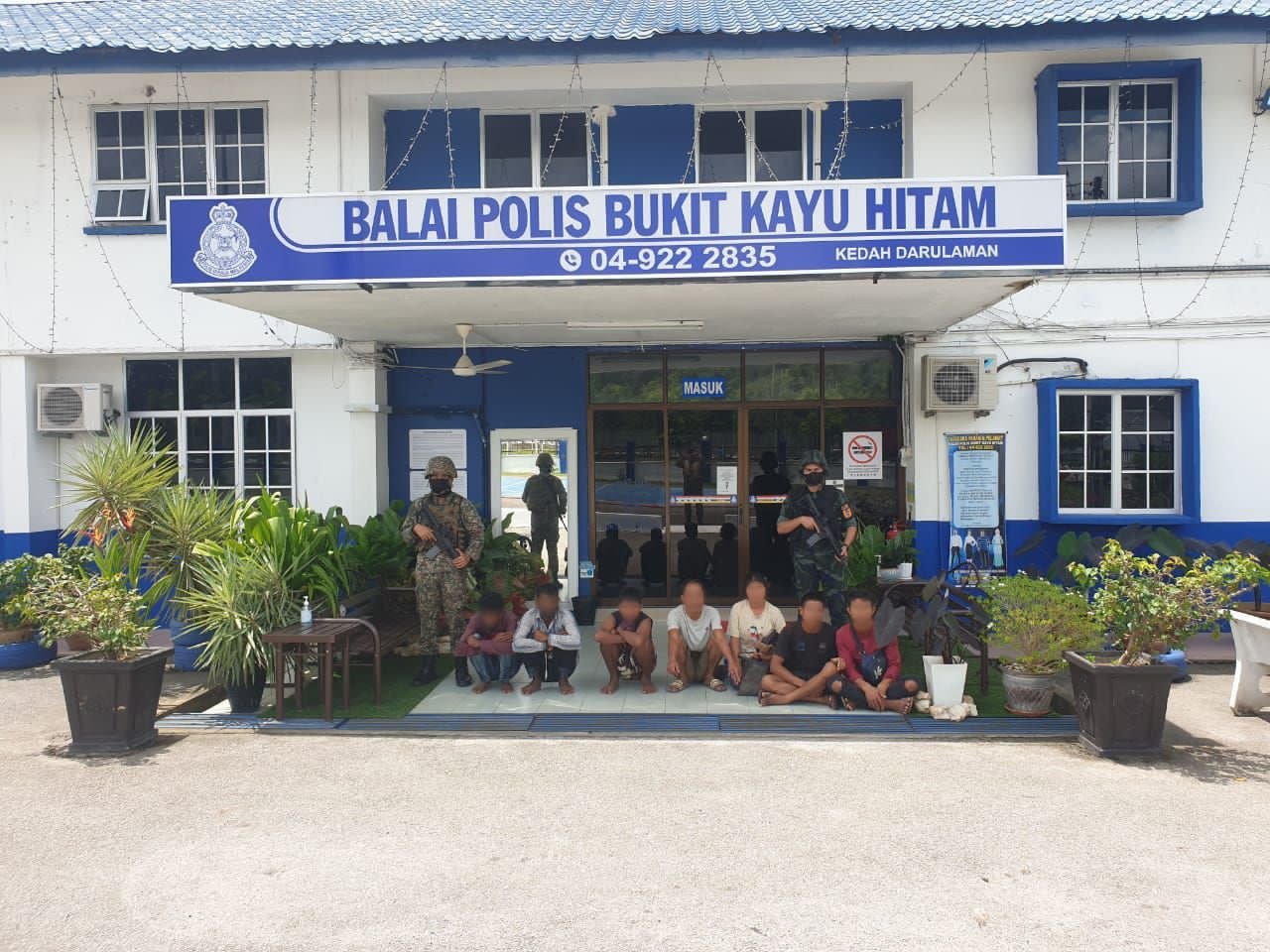 Semua pendatang asing yang ditahan itu dserahkan kepada Balai Polis Bukit Kayu Hitam. 