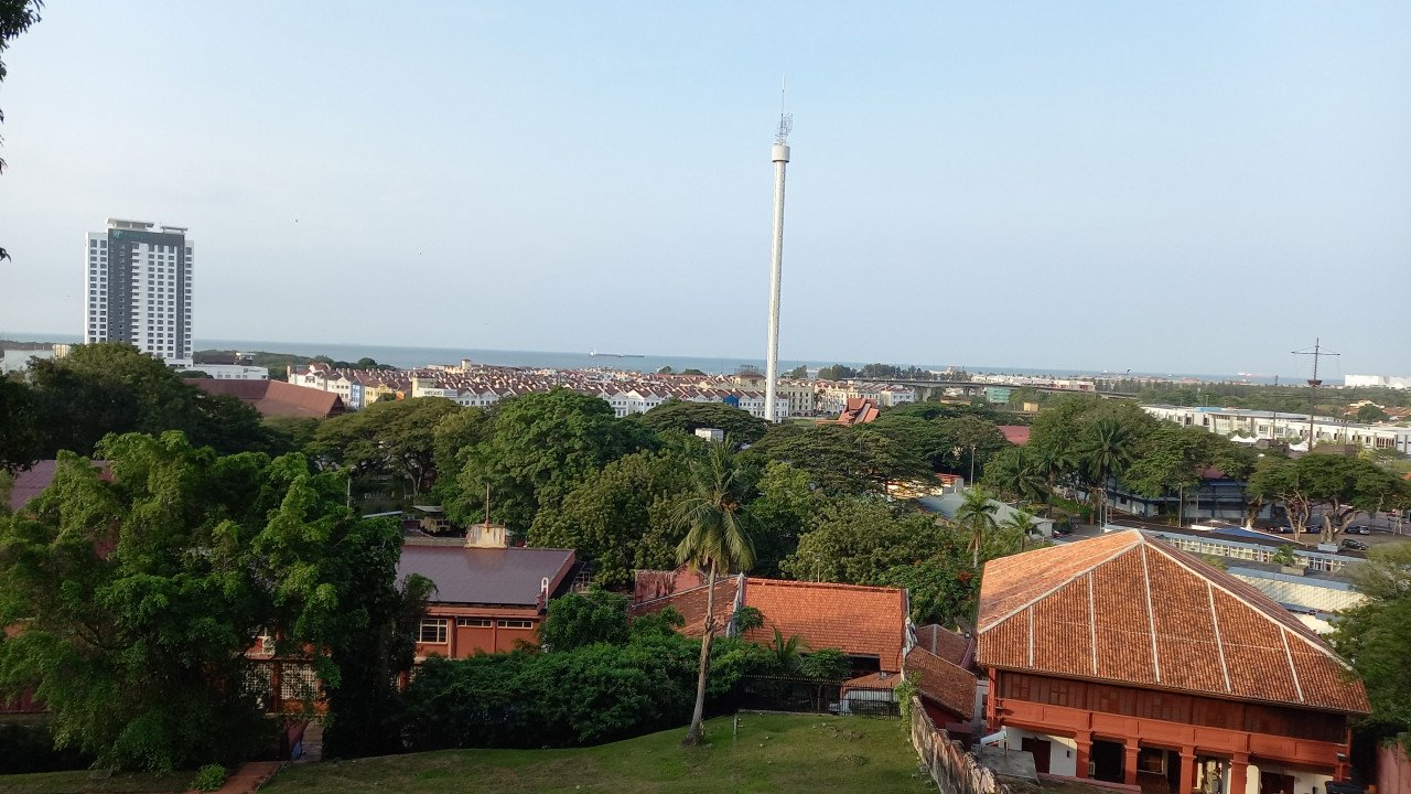 Pemandangan kota Melaka dan Selat Melaka dari puncak Bukit St Paul - Gambar oleh Himanshu Bhatt