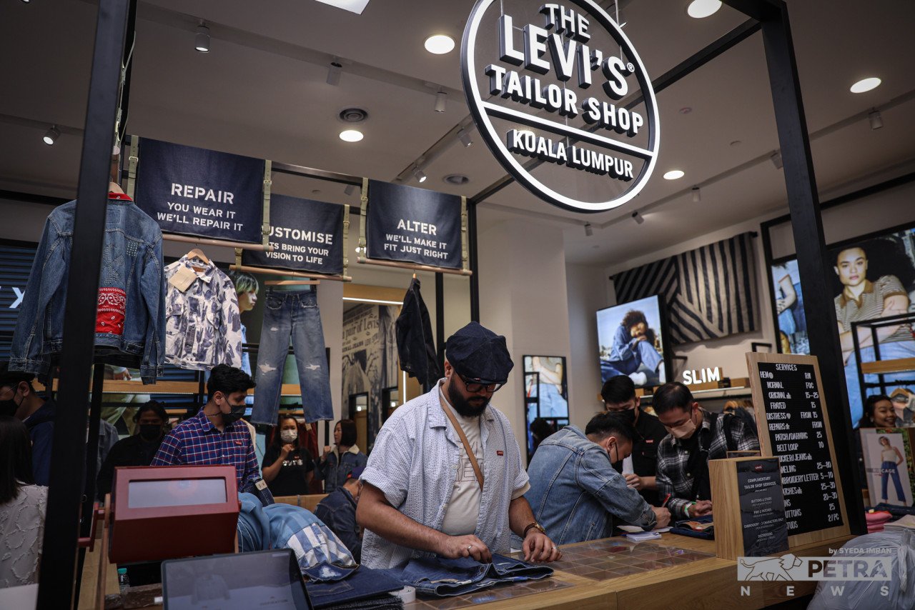 The Levi's Tailor Shop di di stor Levi’s, Pavilion Bukit Jalil Kuala Lumpur - Gambar oleh Syeda Imran