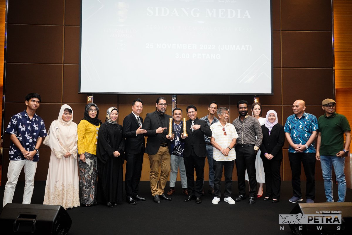 Antara penggiat seni yang hadir semasa sidang media Festival Filem Malaysia Ke-32, di Bukit Bintang, hari ini. - Gambar Syeda Imran.