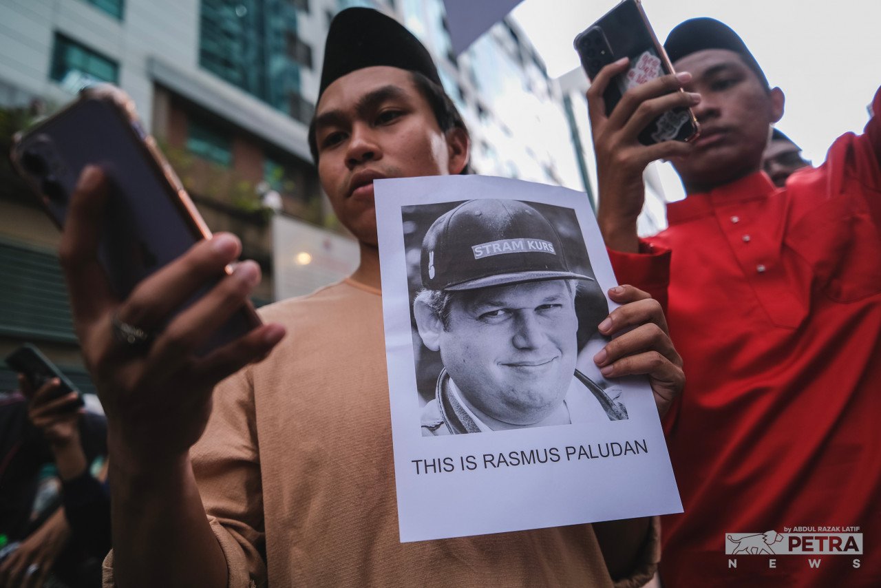 Tindakan Rasmus Paludan yang membakar Al-Quran telah mencetuskan kemarahan umat Islam di seluruh dunia.