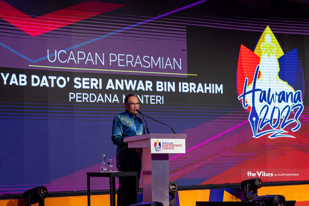 Anwar berucap ketika merasmikan Kemuncak sambutan HAWANA 2023 di Ipoh, Perak semalam. - Gambar oleh Azim Rahman