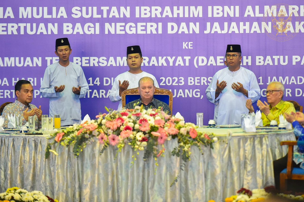 Sultan Johor Sultan Ibrahim Almarhum Sultan Iskandar berkenan berangkat ke Majlis Jamuan Teh Bersama Rakyat di Kluang. - gambar Royal Press Office