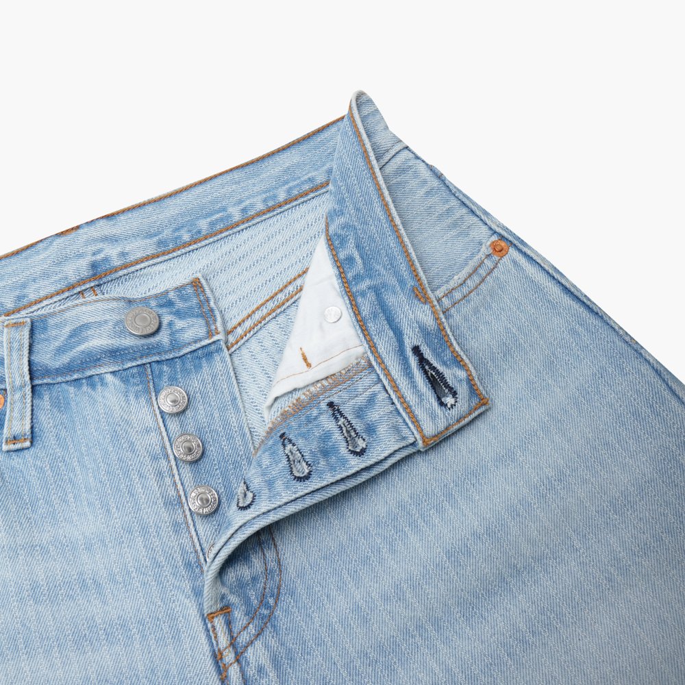 Koleksi 501® ’81 diilhamkan oleh tahun pelancaran seluar jeans 501® wanita pertama Levi’s pada 1981. - Gambar ihsan Levi's