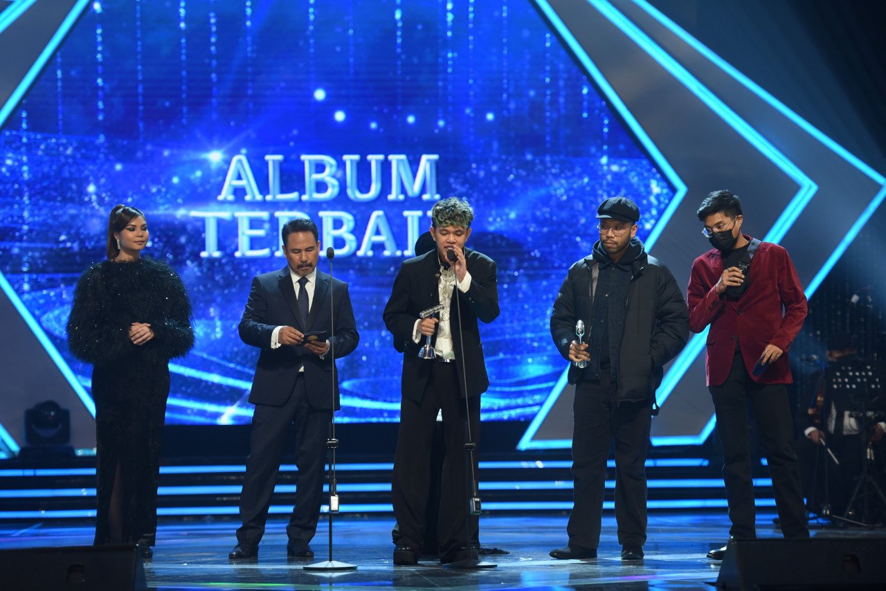 Yonnyboii ketika dinobat sebagai pemenang Anugerah Album Terbaik AIM23. - Gambar ihsan AIM