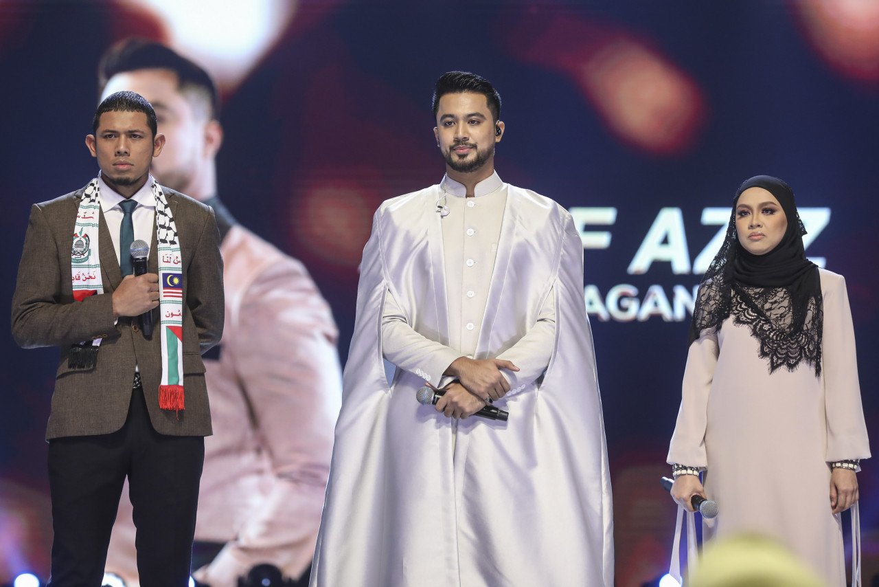 Aliff Aziz bersama pengacara All Star Gegar Vaganza, Nabil Ahmad dan Jihan Muse.