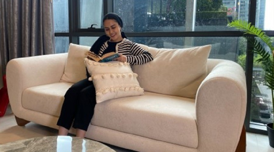 Aisyah Putri Zainal Abidin baru-baru ini menemui reka bentuk perabot unik syarikat CUURA Space dan etos kemampanan melalui iklan Instagram.