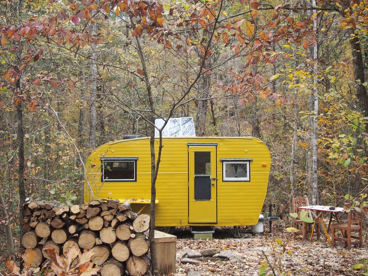 Camp Grits Solar Yellow Camper - Gambar Airbnb