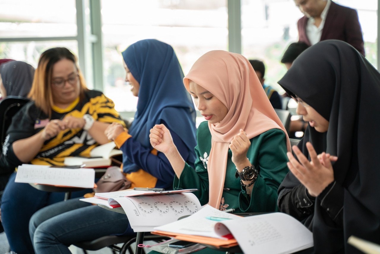 Biasiswa FM 2022 diwujudkan dengan tujuan untuk meningkatkan penguasaan bahasa Mandarin dalam kalangan golongan B40 dengan harapan dapat membantu  membuka lebih banyak peluang pekerjaan buat mereka.