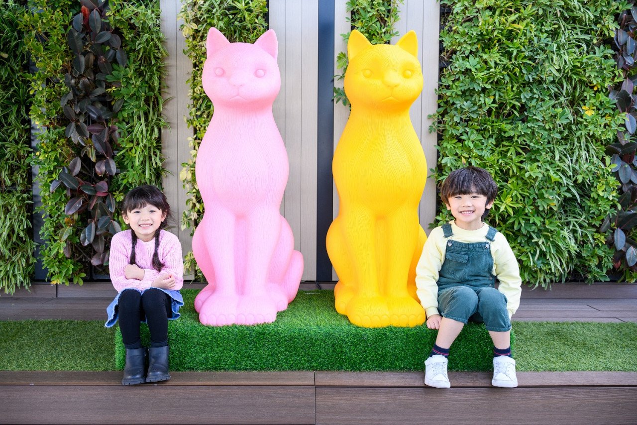 Kanak-kanak insan paling seronok bertembung dengan haiwan pameran berwarna-warni ini. - Gambar Harbour City Estates Limited 