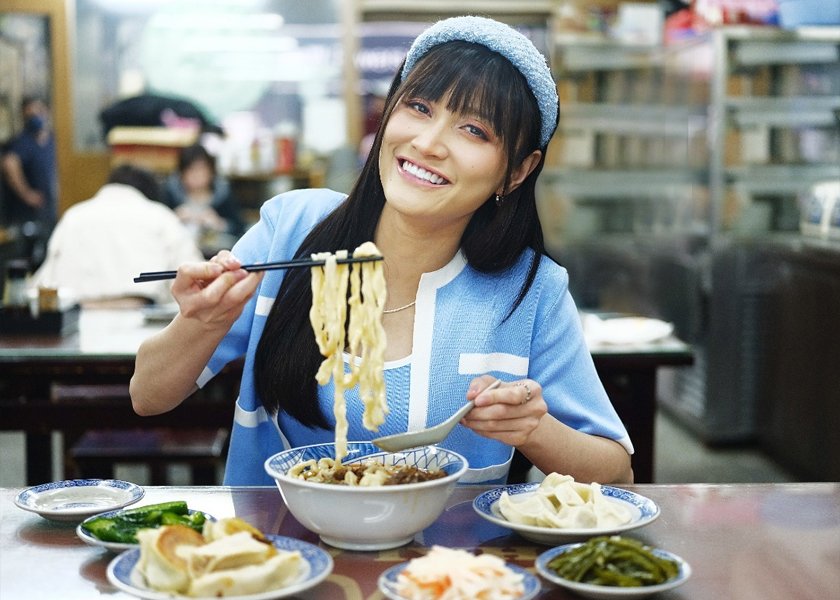 Ayda menikmati Taiwan beef noodle yang disediakan dengan konsep halal.