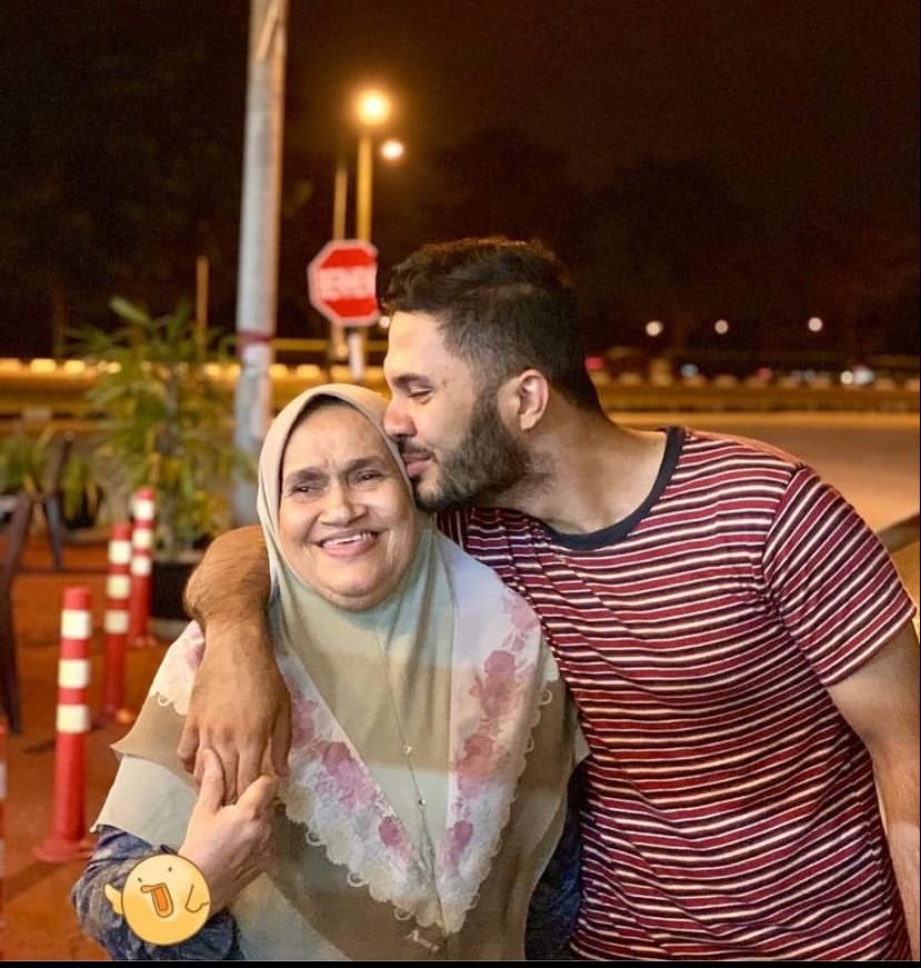 Fikry bersama ibunya, Bibi Zaleha. - Gambar dari Instagram Fikry Ibrahim 