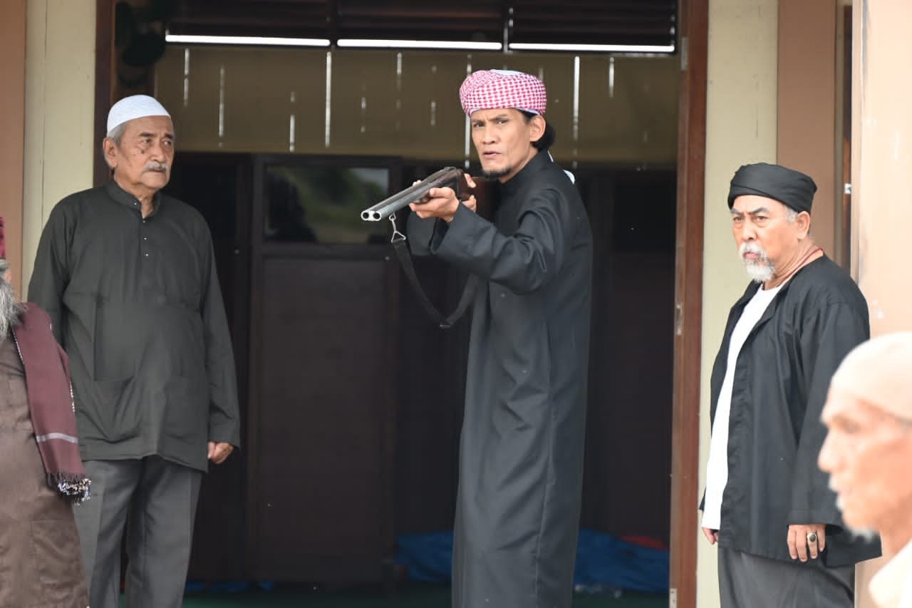 Faizal Hussein membawakan watak Haji Syamsuri dalam filem Imam. - Gambar AlKahfi Pictures 