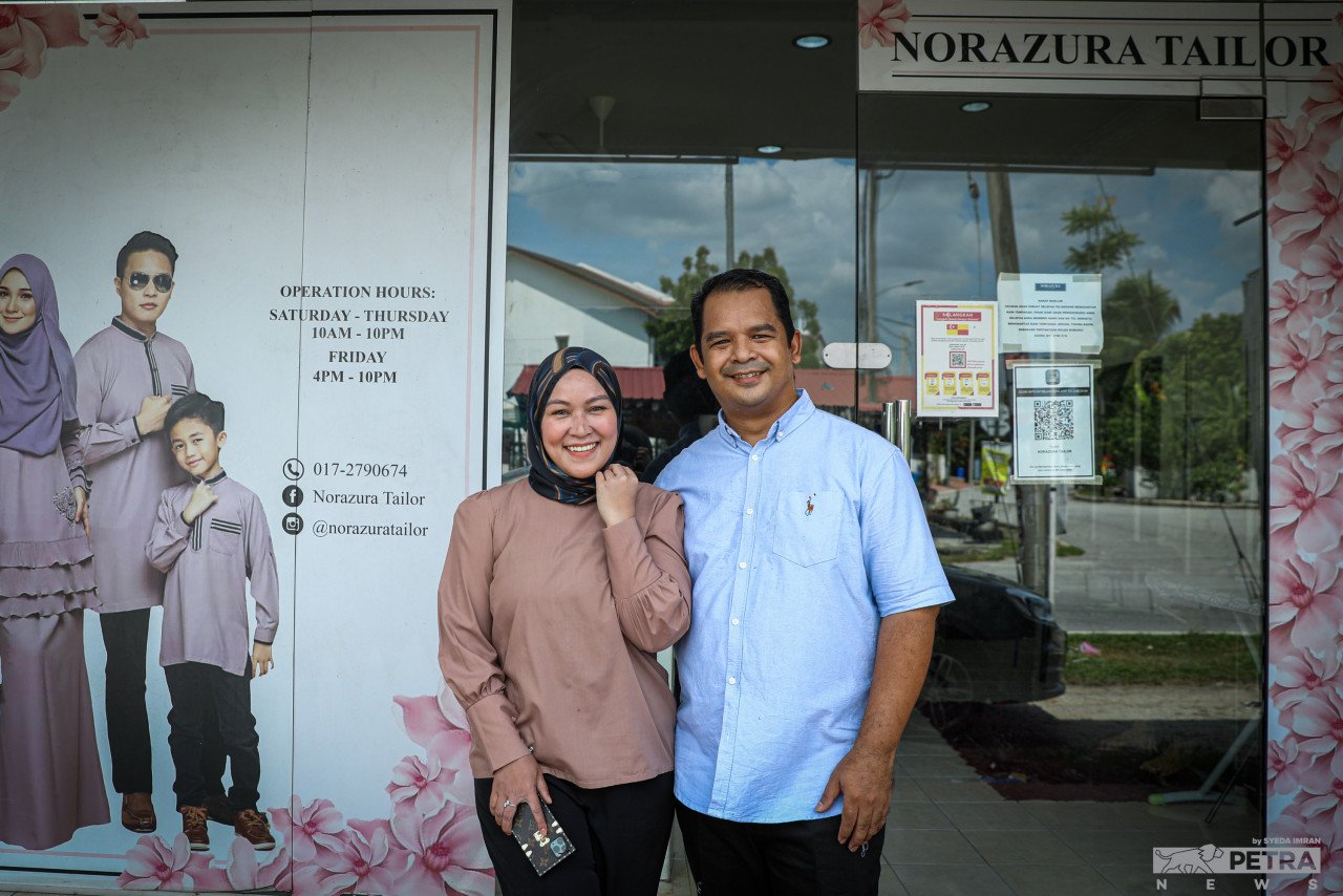 Fauzi bersama isteri & pemilik bersama, Norazura Che Hamid