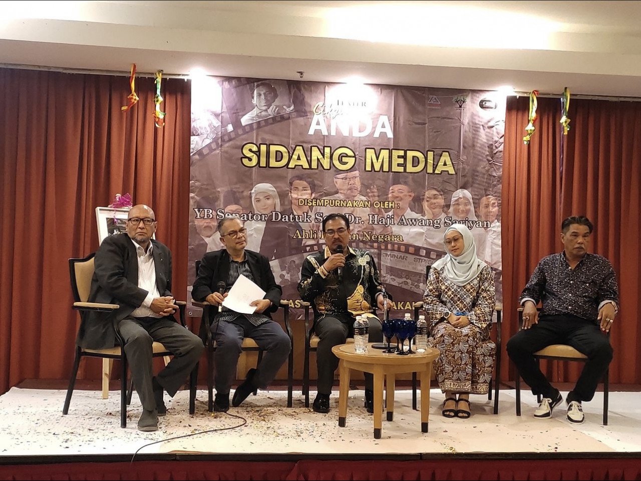 Naskah sempena sambutan Hari Guru itu adalah idea asal Datuk Dr. Suhaimi Ibrahim berdasarkan cerita sebenar dari perbualan dan perbincangan bersama ahli-ahli veteran Alumni PAYAAM.