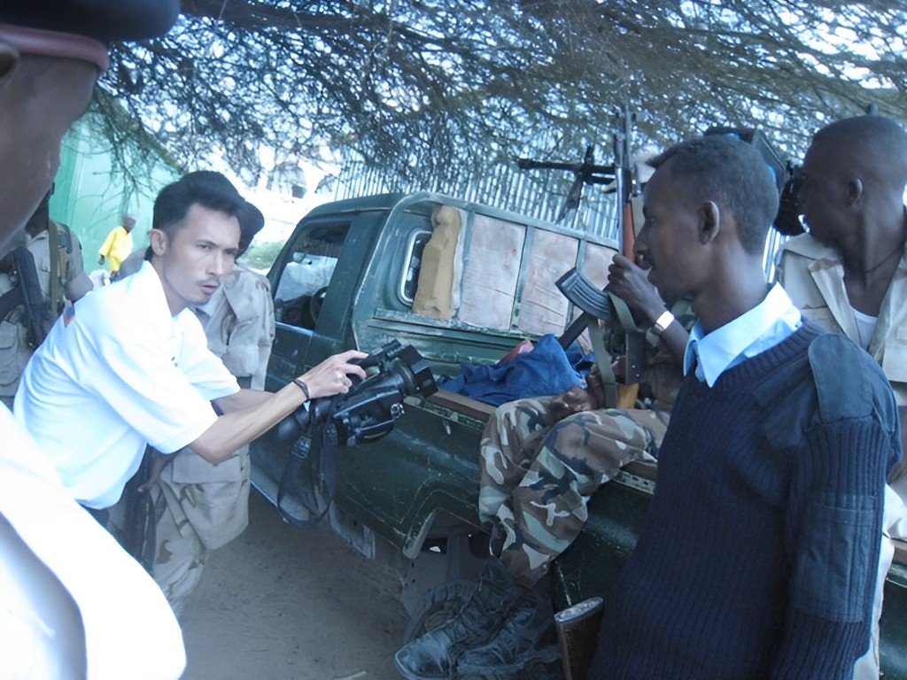 Allahyarham Noramfaizul Mohd. Nor Ketika bertugas di Mogadishu sebelum maut terkena tembakan semasa dalam perjalanan pulang. – Gambar oleh Khairul Anuar Yahya