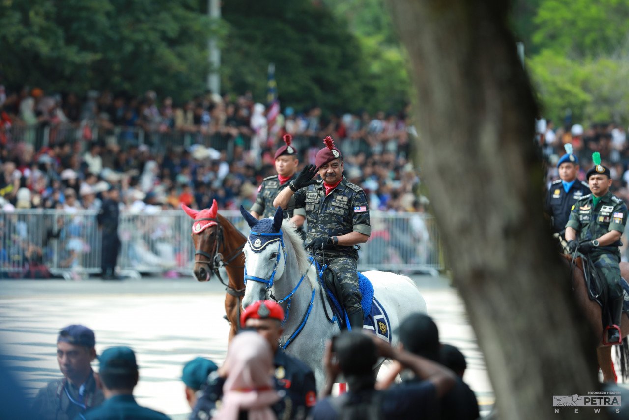Ketua Polis Negara, Tan Sri Razarudin Husain turut menyertai perbarisan Hari Kebangsaan Ke-66 hari ini.