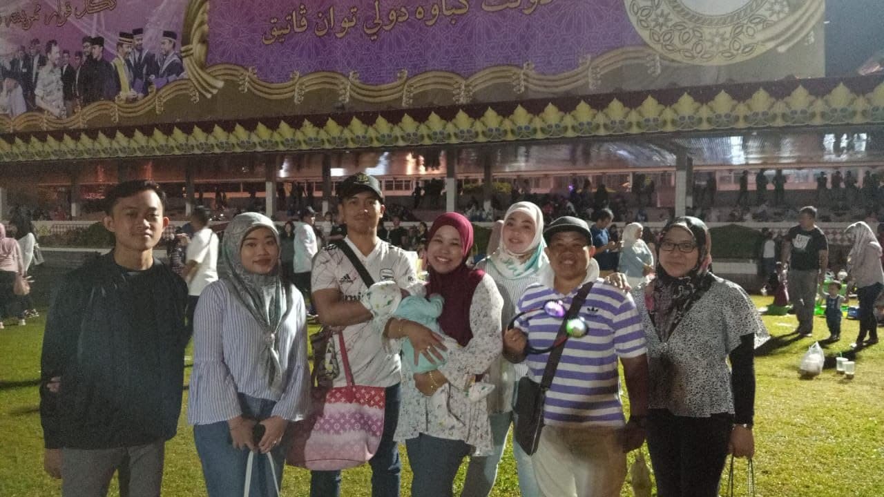 Siti Rosatiyah Roslan senang hati dapat bergembira dengan keluarga