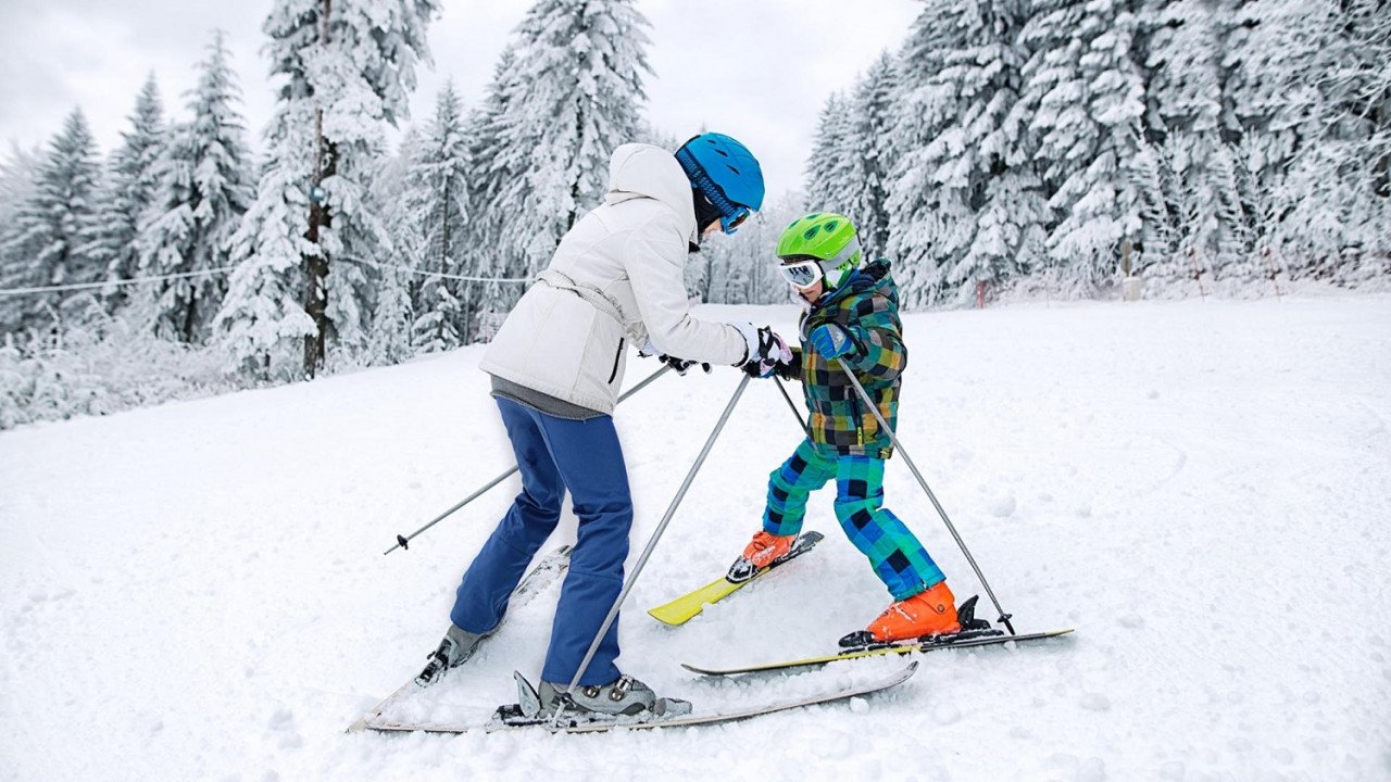 Jika berminat anda boleh mengambil kelas ski di Lotte Arai Resort. - Gambar Lotte Hotels & Resorts