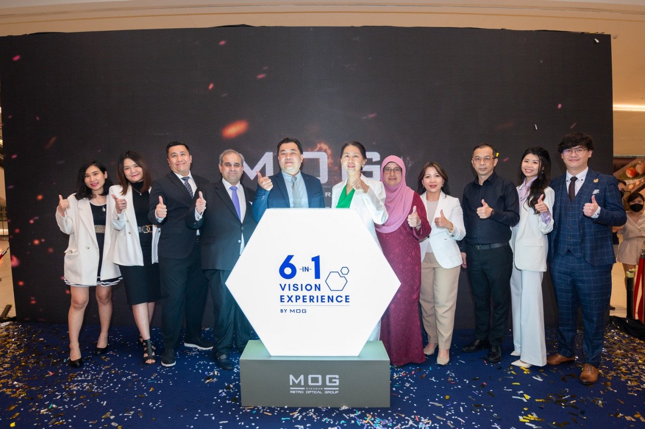 Frankie Ng (tengah) ketika melancarkan MOG 6-in-1 Vision Experience. - SLPR Worldwide Group