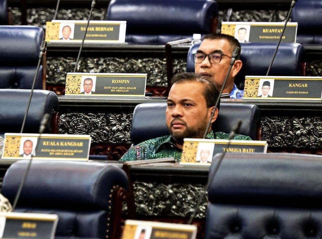 Ahli Parlimen Kuala Kangsar, Datuk Iskandar Dzulkarnain Abdul Khalid adalah wakil pertama dari blok pembangkang yang menyatakan sokongan kepada Kerajaan Perpaduan. gambar FB Pusat Khidmat Parlimen Kuala Kangsar