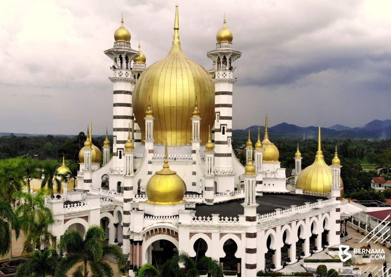 Masjid Diraja Ubudiah adalah antara hasil senireka arkitek Arthur Benison Hubback, yang turut bertanggungjawab terhadap pembinaan Masjid Jamek di Kuala Lumpur. - gambar BERNAMA