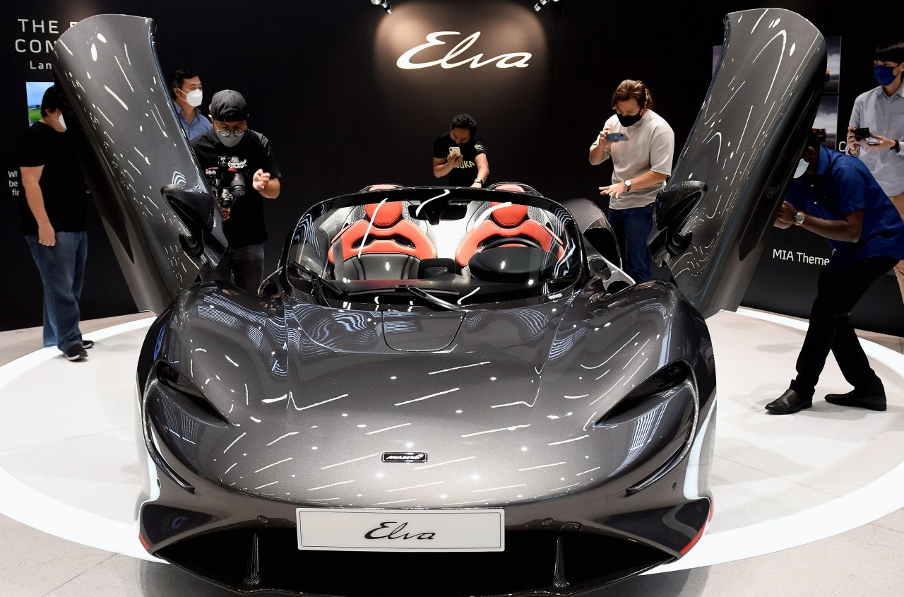 Reka bentuk McLaren Elva dipamerkan ketika majlis pratonton di McLaren Kuala Lumpur Seksyen U1 hari ini.