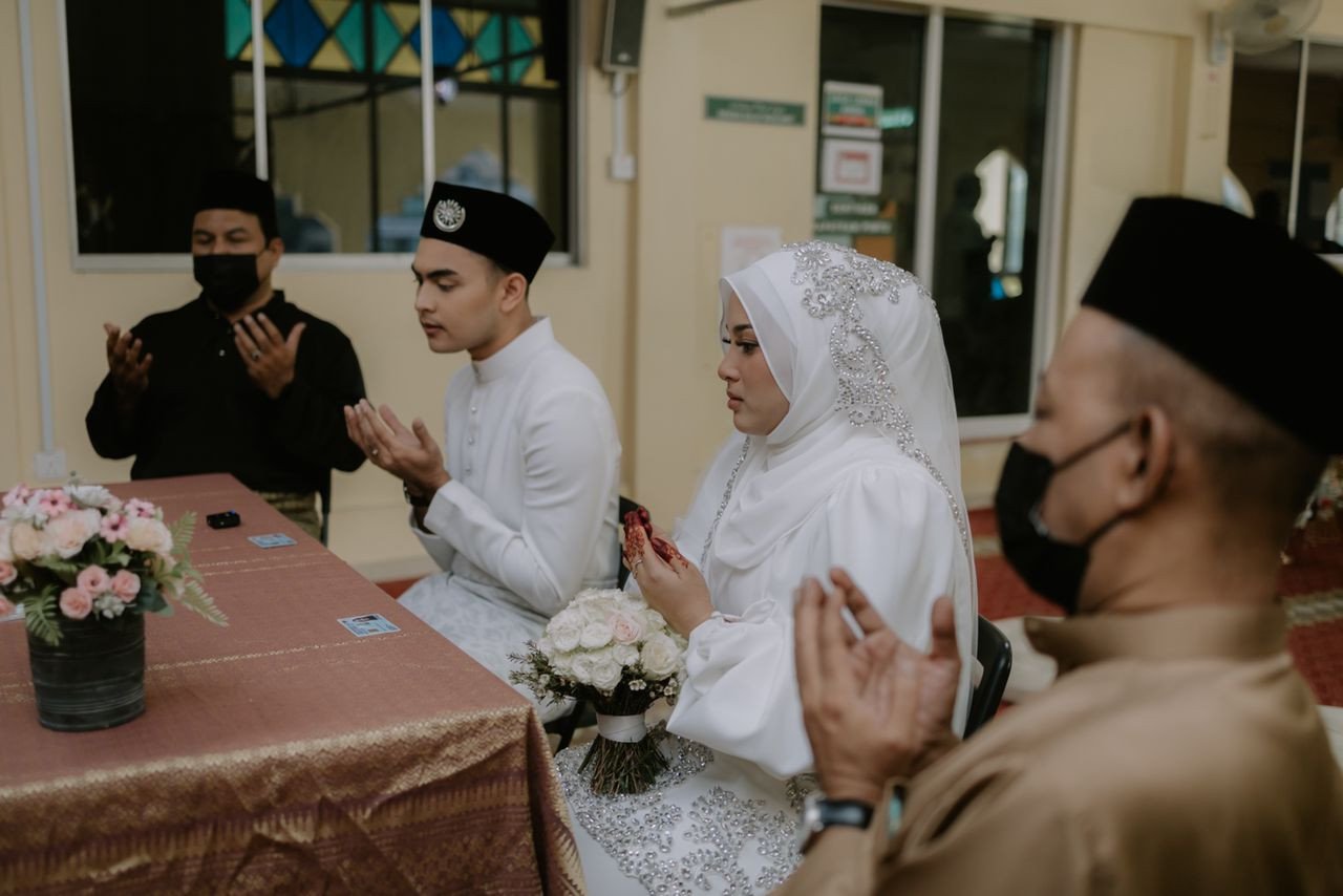 Majlis pernikahan pasangan ini diadakan di Masjid Al Amin, Puchong, pagi tadi.