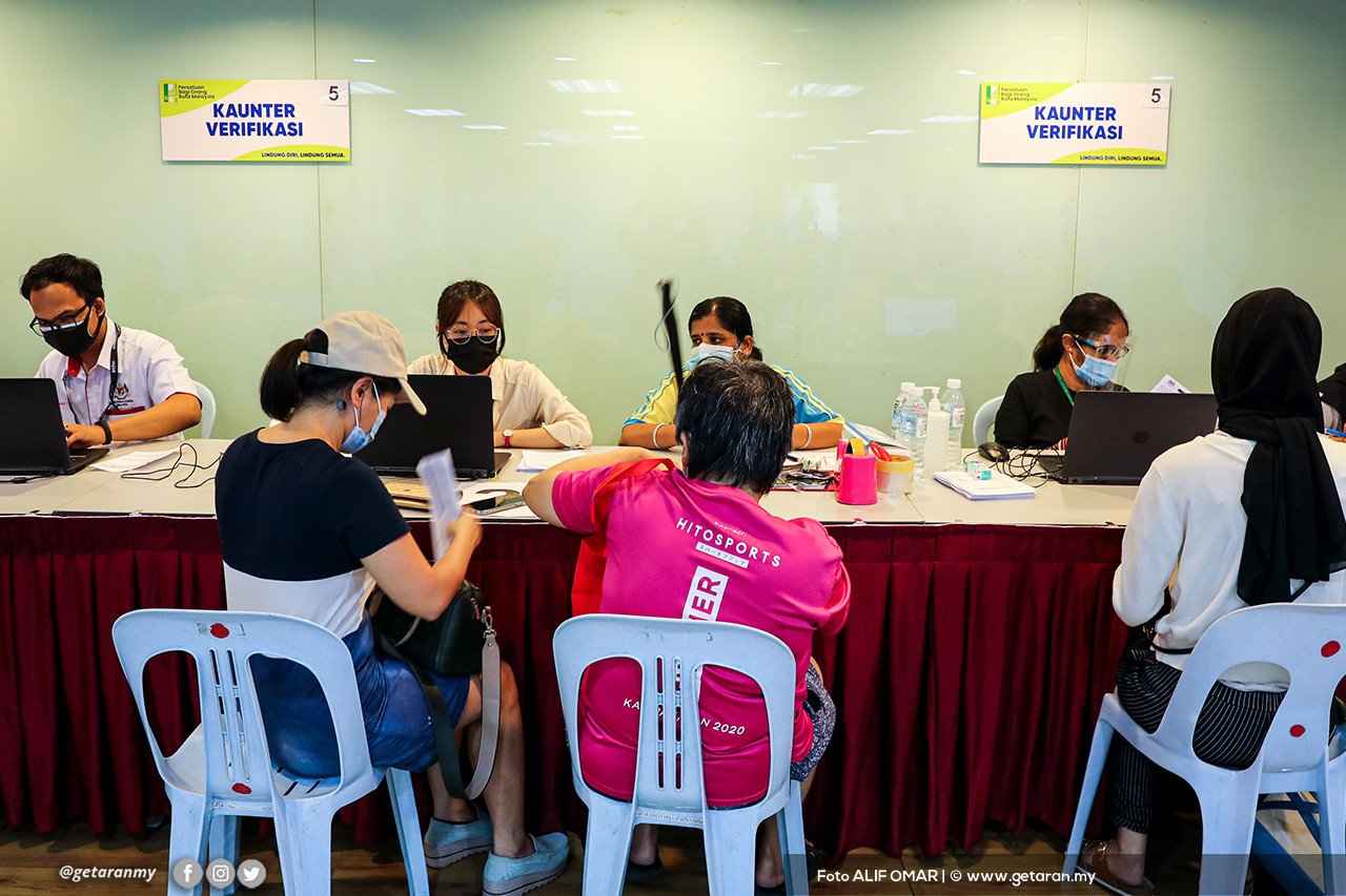 Pemberian vaksin ini melibatkan 200 golongan OKU yang diadakan di MAB, Kuala Lumpur, semalam.