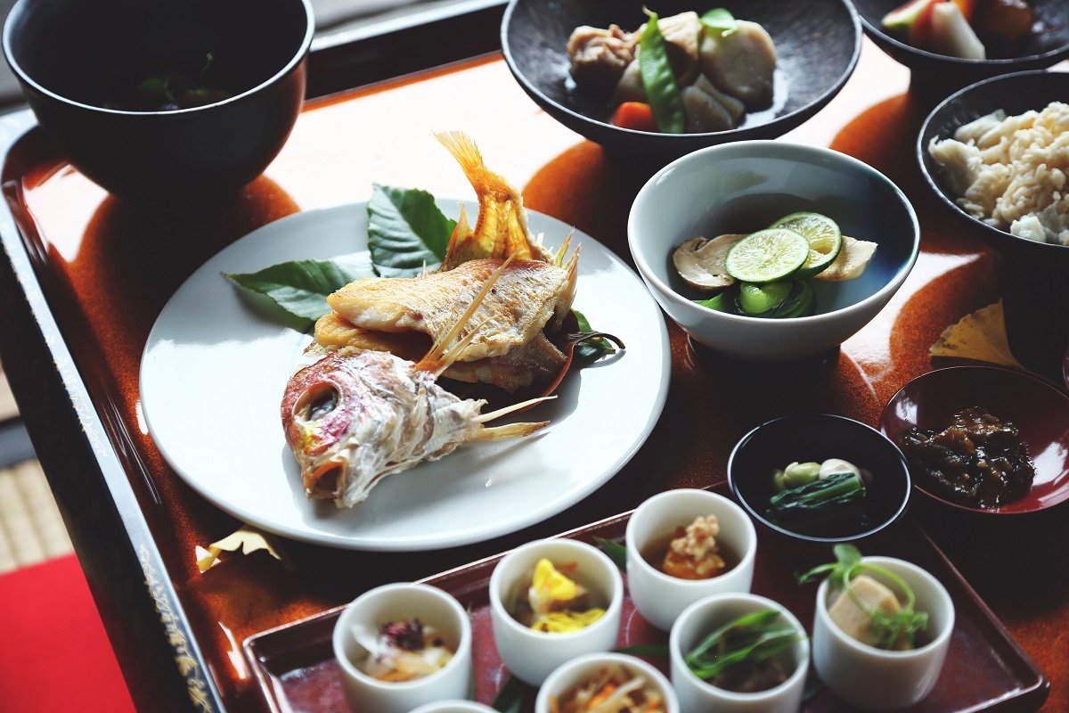 Antara hidangan yang disediakan di Istana Ozu.