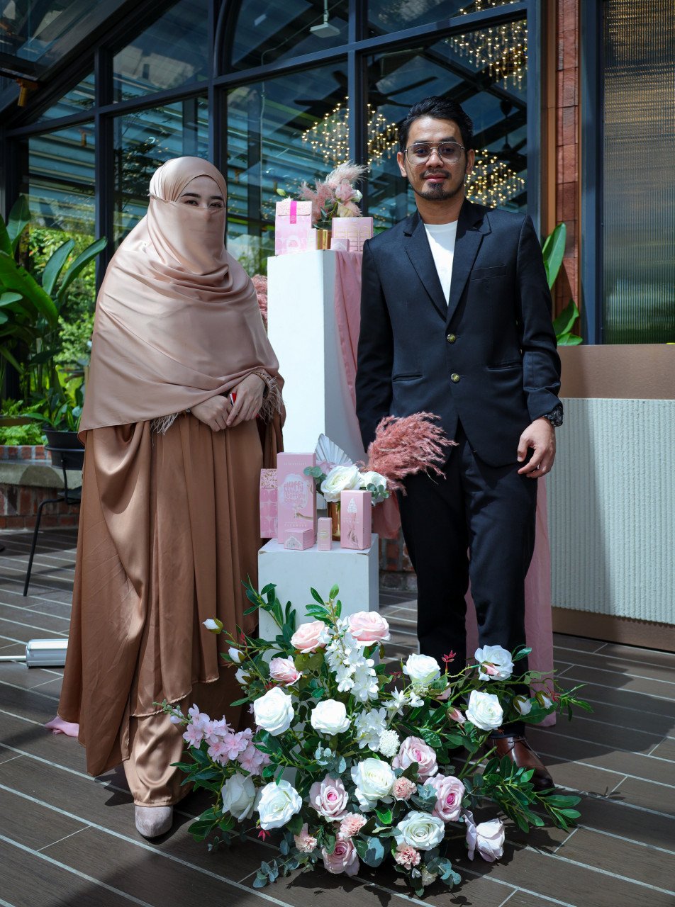 Pengasas Skin Dessert, Zirra Abdullah bersama Pengarah Urusan Skin Dessert, Mohd Aliff Abd Kadir yang juga suaminya. 