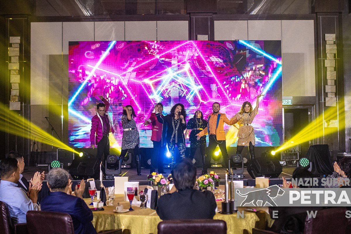 Penyanyi Liza Aziz juga antara yang menghiburkan jemputan pada majlis Anugerah Badan Perlindungan Hak Cipta Muzik Berhad (MACP) 2023. - gambar Nazir Sufari
