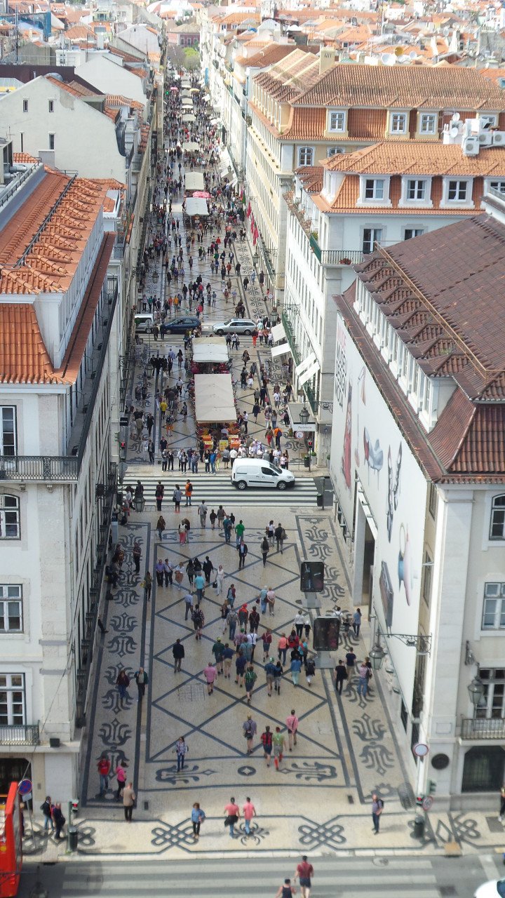 Pemandangan kota Lisbon dari puncak Gerbang Rua Augusta