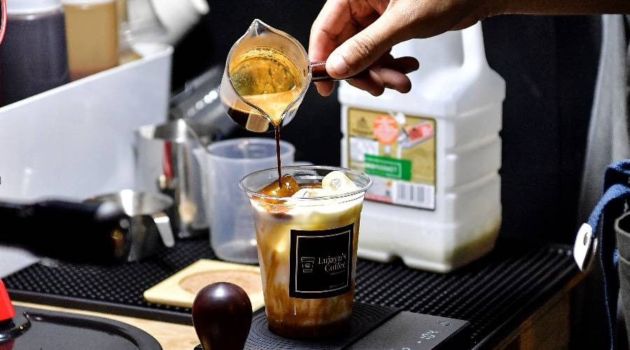 Rakyat Malaysia merupakan penggemar kopi sehingga menjadikan negara ini di tempat ketiga dalam kalangan 58 buah negara di rantau ini daripada segi pertumbuhan tertinggi penggunaan kopi pada tahun 2021.