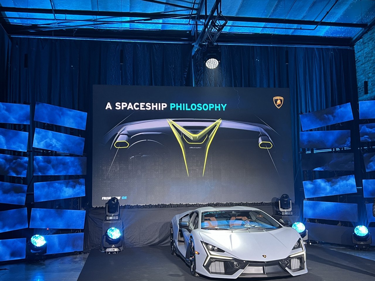 Lamborghini ini direka menggunakan konsep Spaceship Philosophy pada bahagian tengah dan papan pemukanya. gambar Izwan Ramlan