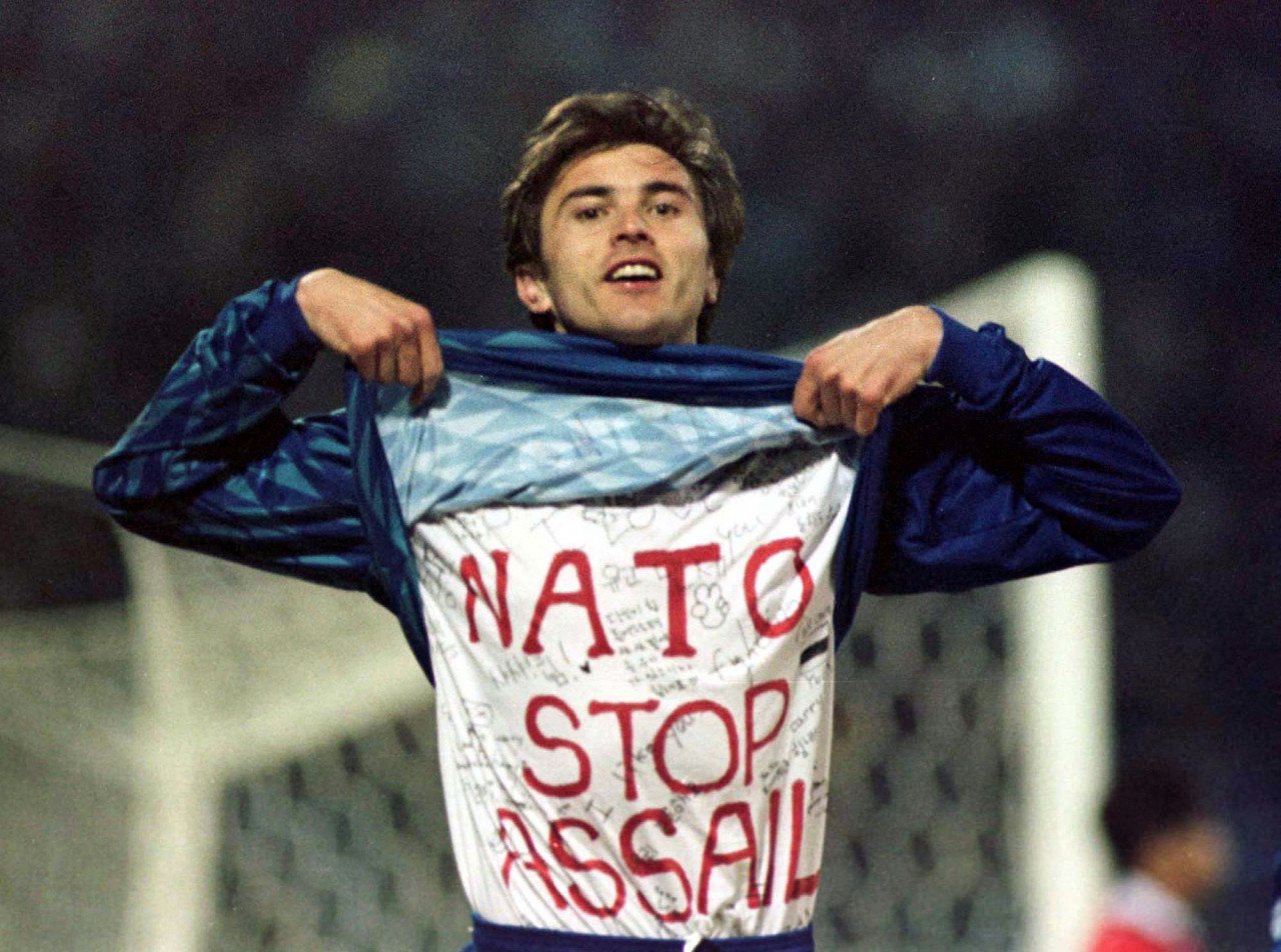 Sasa Drakulic, pemain bola sepak Yugoslavia pada tahun 1999. Gambar: STR / DAILY SPORT / AFP