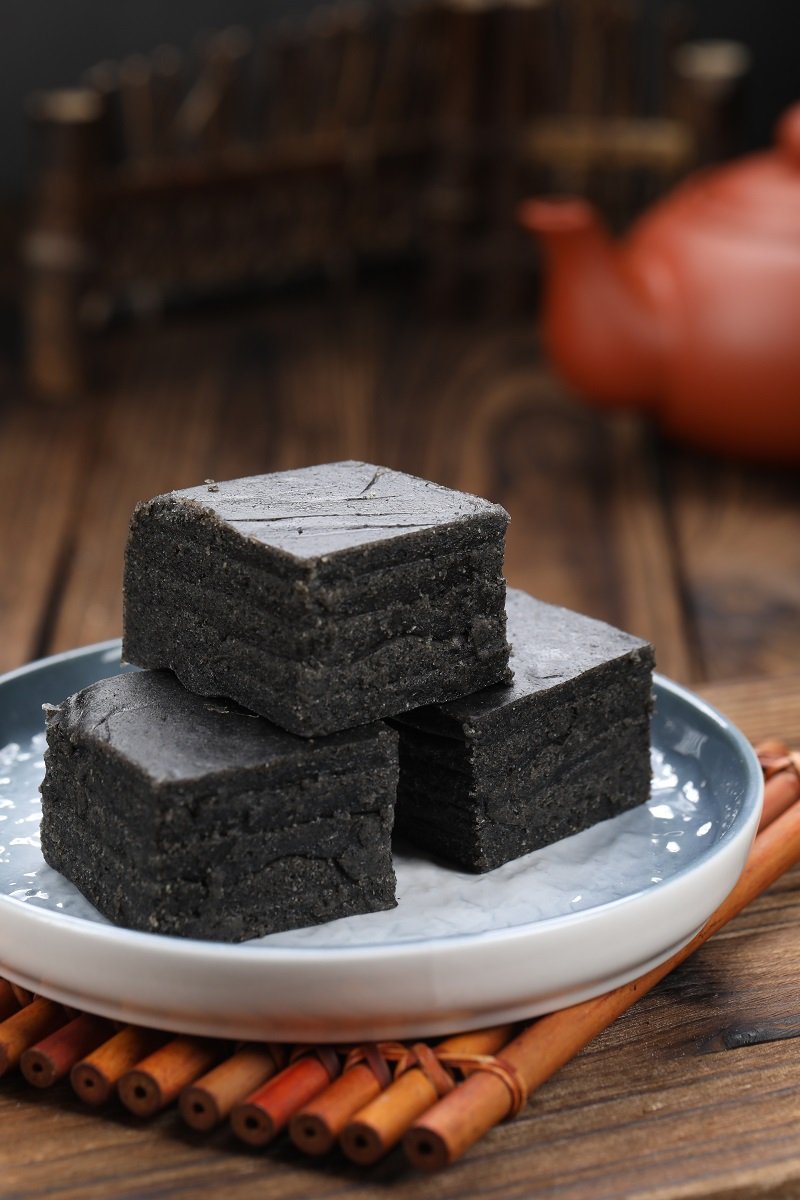 Steamed Black Sesame Layer Cake