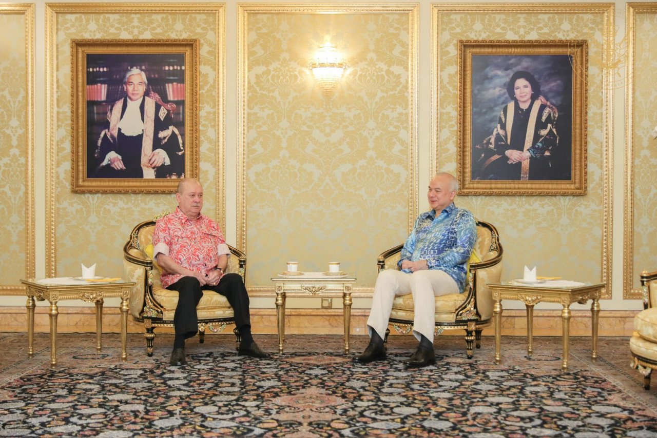 Sultan Johor, Sultan Ibrahim Almarhum Sultan Iskandar berkenan berangkat menghadap Sultan Perak, Sultan Nazrin Shah di Kuala Lumpur, hari ini. gambar FB Sultan Ibrahim.