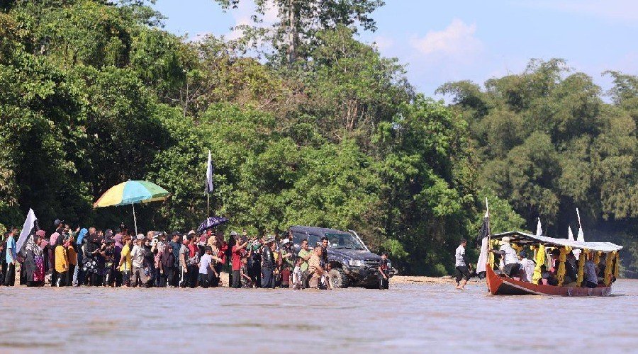 Titah Tengku Hassanal ekspedisi bermudik dapat membuka peluang untuk baginda meninjau keadaan persekitaran dan masyarakat di sepanjang Sungai Pahang.