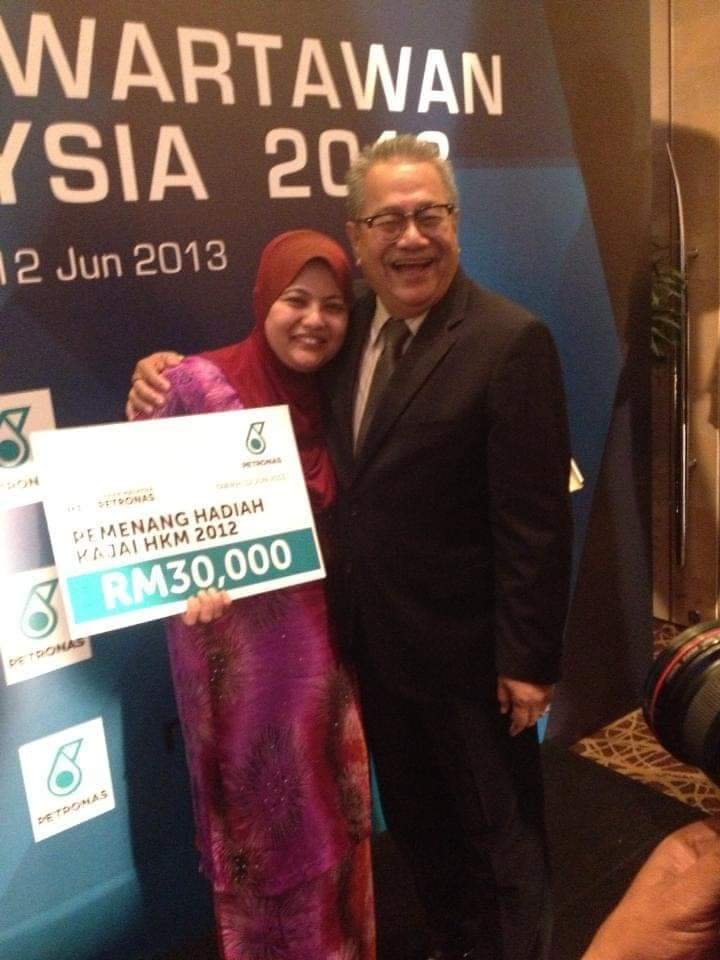 "Bersama Baba pada majlis Anugerah Kewartawanan Malaysian Press Institute (MPI) pada tahun 2013"